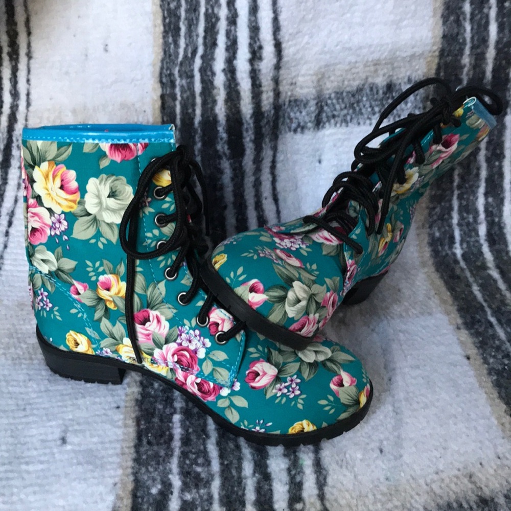 Ankle high tie up boots